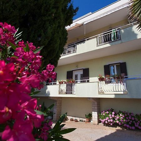 Apartments Ljerka Малинска Экстерьер фото