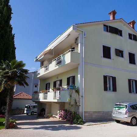Apartments Ljerka Малинска Экстерьер фото