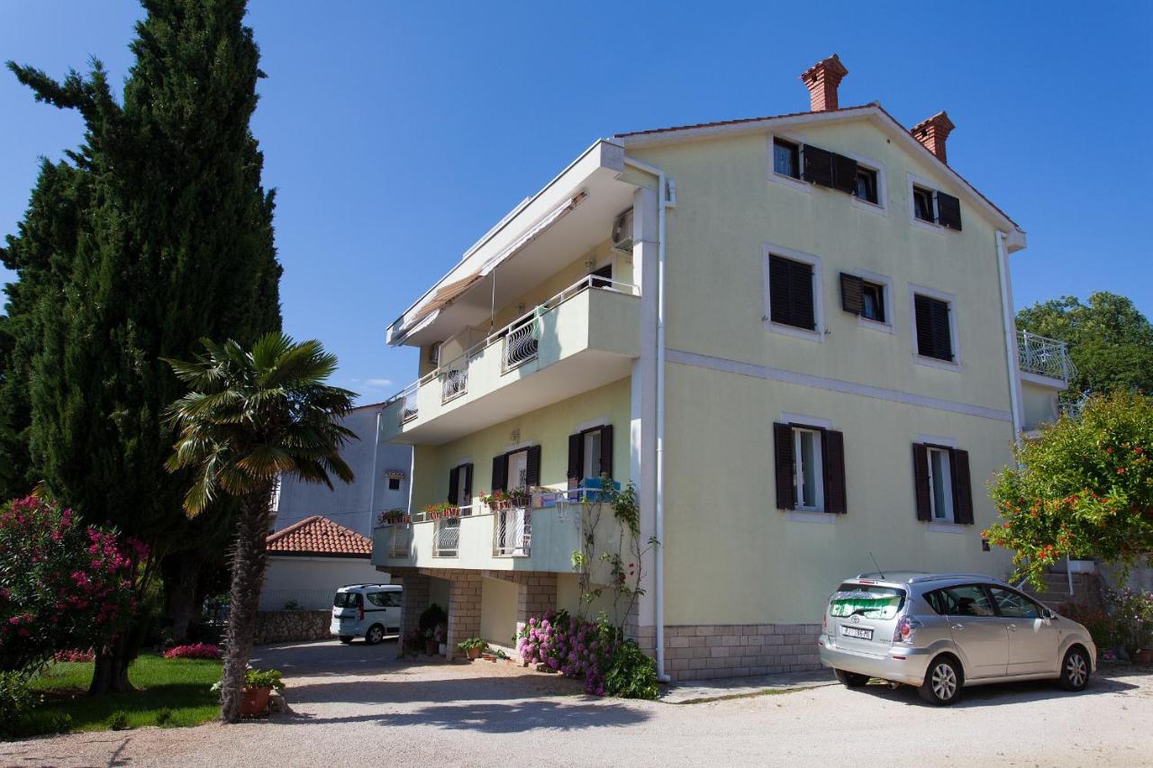 Apartments Ljerka Малинска Экстерьер фото