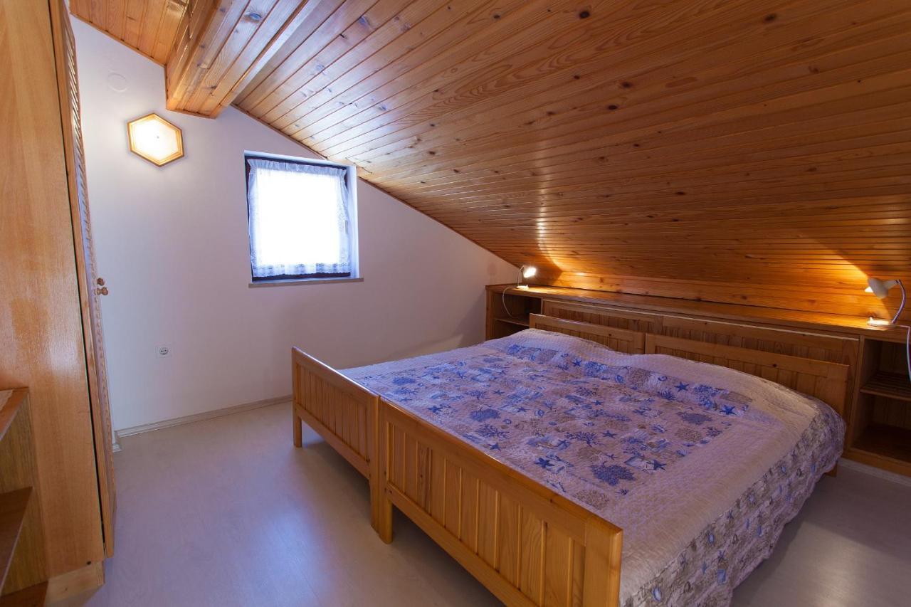 Apartments Ljerka Малинска Экстерьер фото