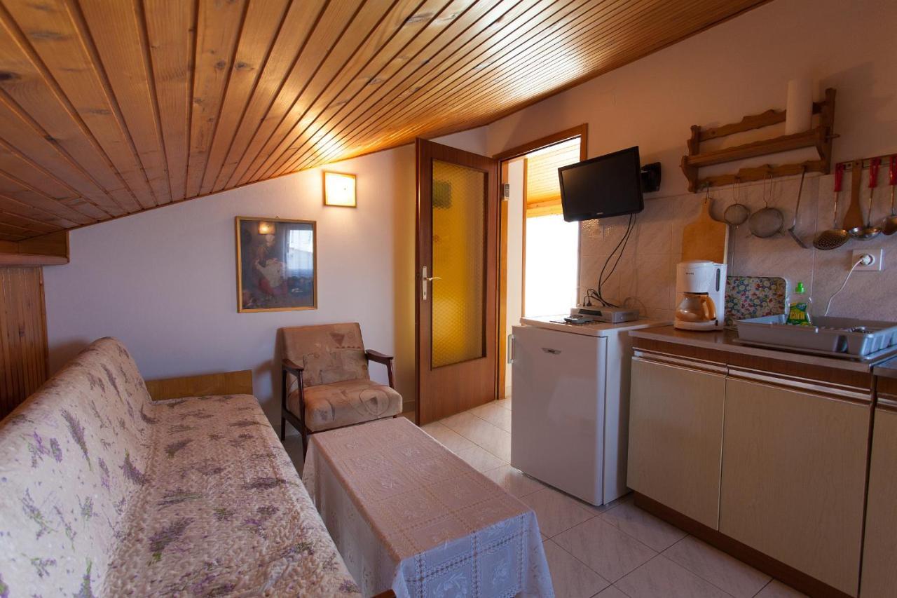 Apartments Ljerka Малинска Экстерьер фото