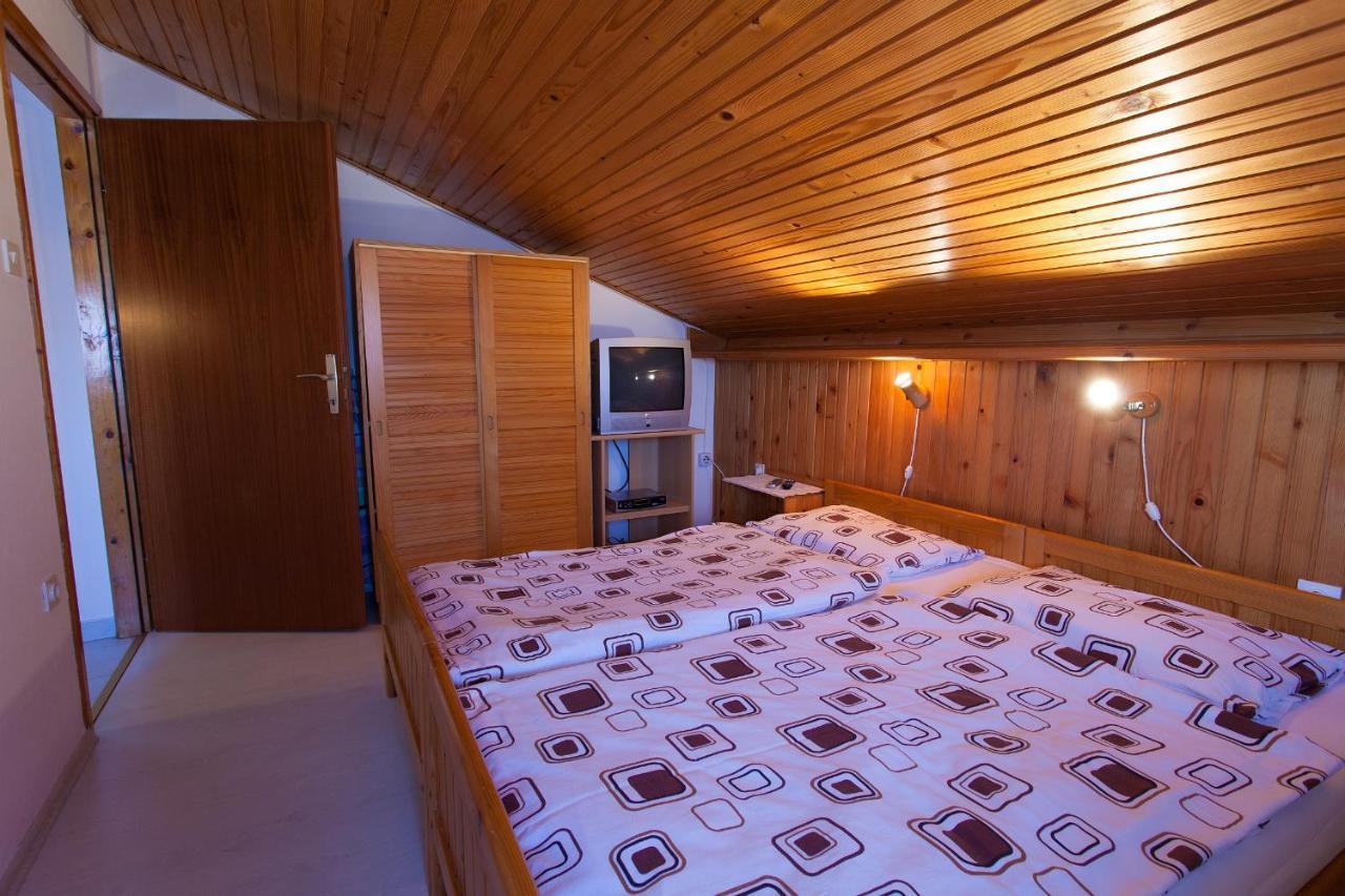 Apartments Ljerka Малинска Экстерьер фото
