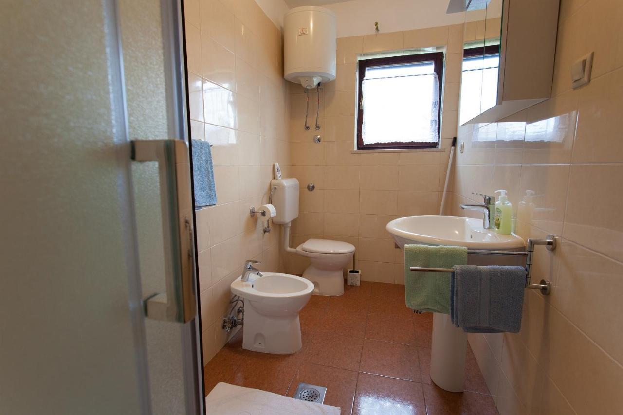 Apartments Ljerka Малинска Экстерьер фото